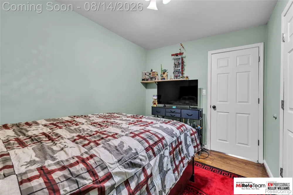 8300 Pacton Drive Shelby Charter Township, MI 48317