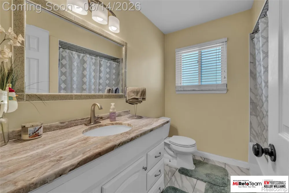 8300 Pacton Drive Shelby Charter Township, MI 48317