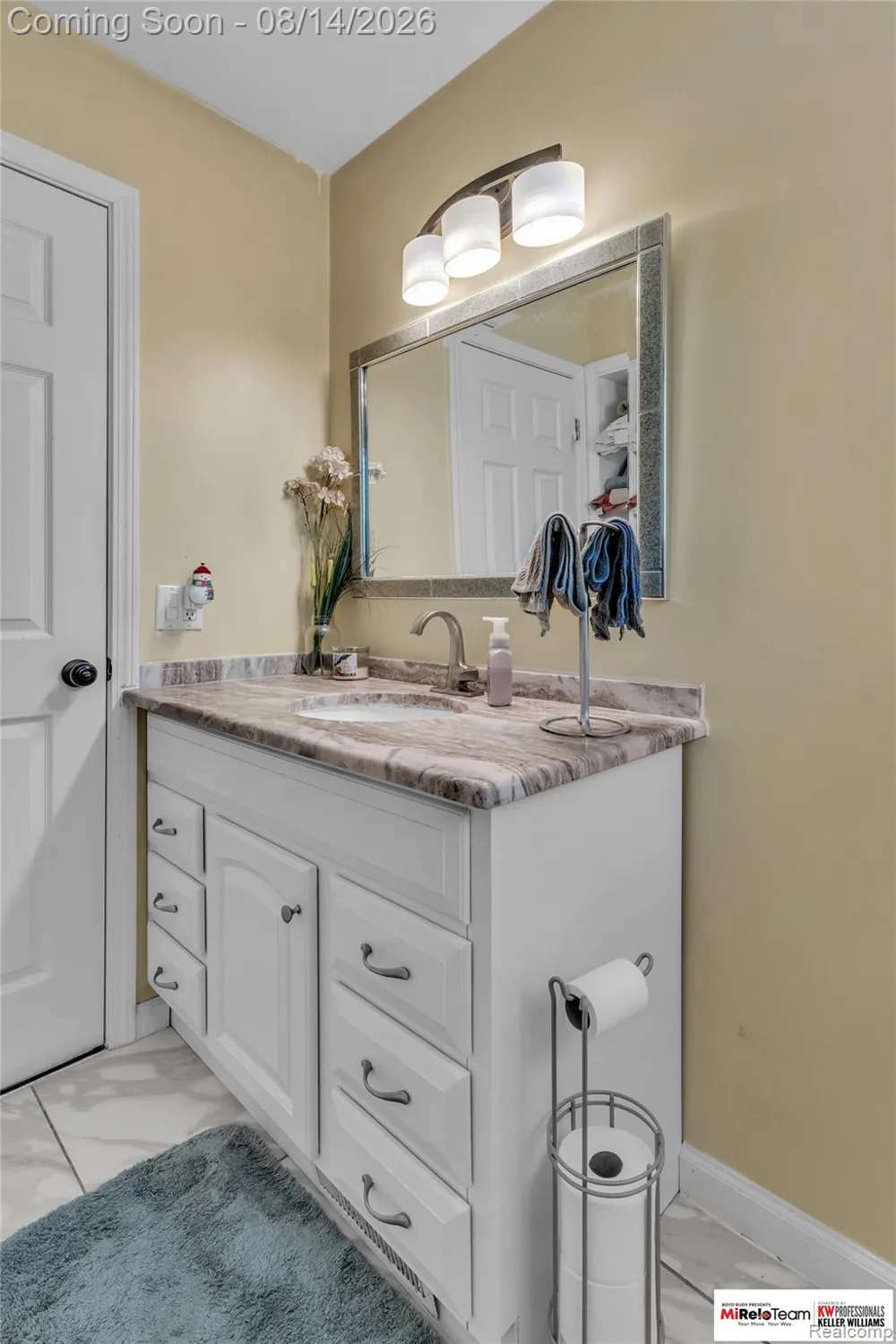 8300 Pacton Drive Shelby Charter Township, MI 48317
