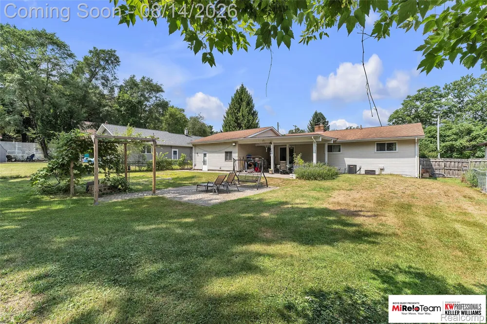 8300 Pacton Drive Shelby Charter Township, MI 48317