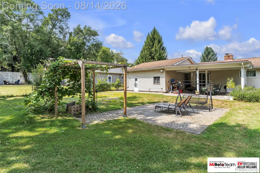 8300 Pacton Drive Shelby Charter Township, MI 48317