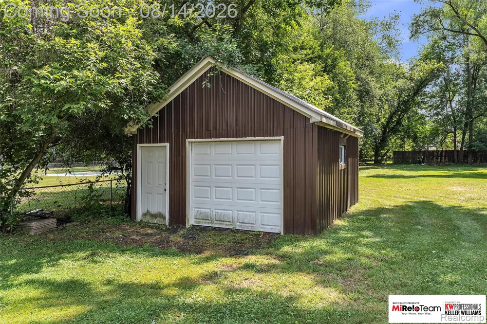 8300 Pacton Drive Shelby Charter Township, MI 48317