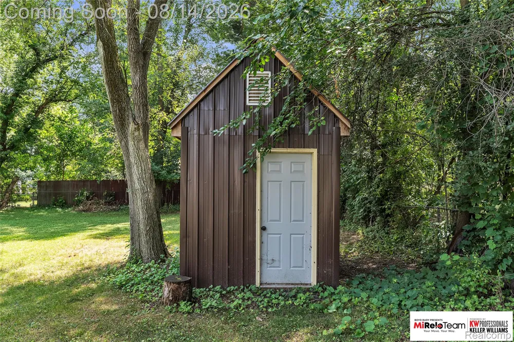8300 Pacton Drive Shelby Charter Township, MI 48317