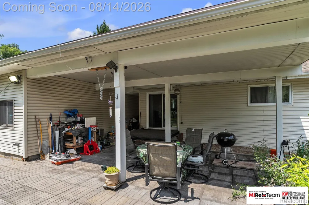 8300 Pacton Drive Shelby Charter Township, MI 48317
