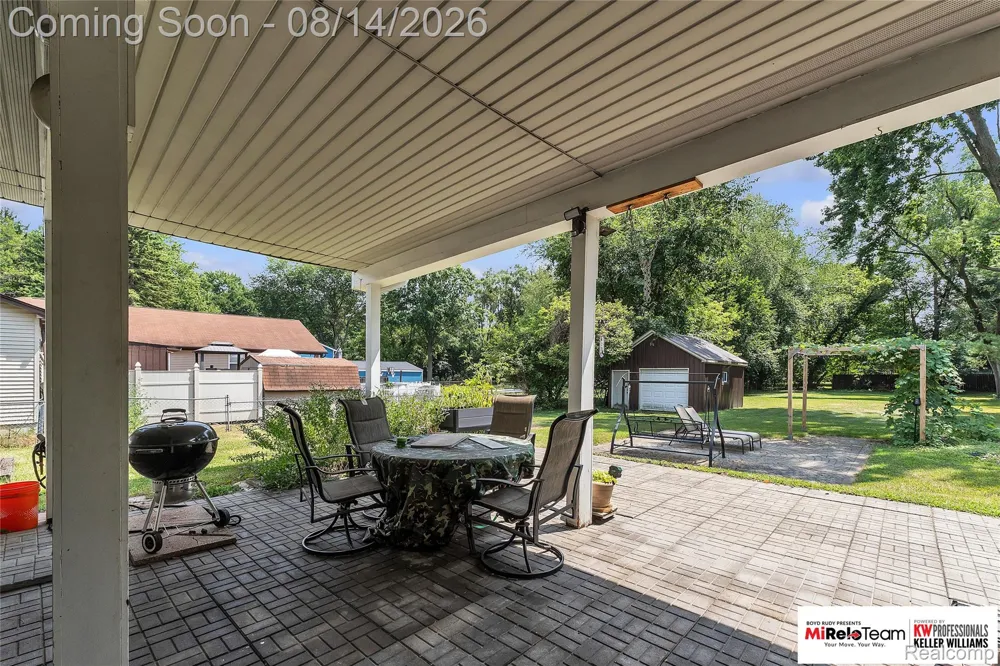 8300 Pacton Drive Shelby Charter Township, MI 48317