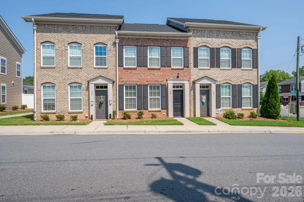 104 W Pine Street Lincolnton, NC 28092