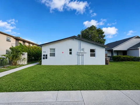 916 4th Street #4