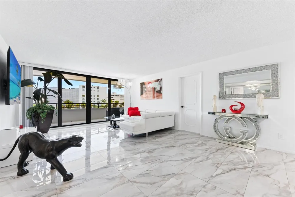 3589 S Ocean Boulevard #403 South Palm Beach, FL 33480
