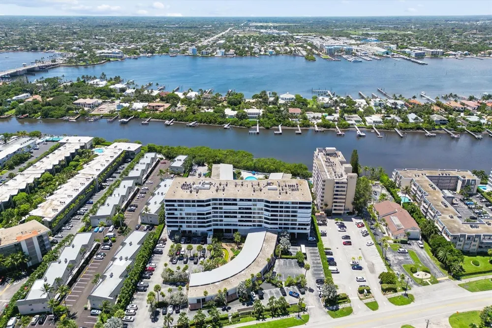 3589 S Ocean Boulevard #403 South Palm Beach, FL 33480
