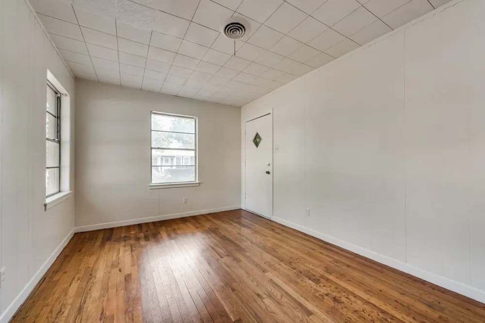 1001 S Carlton Street Ennis, TX 75119