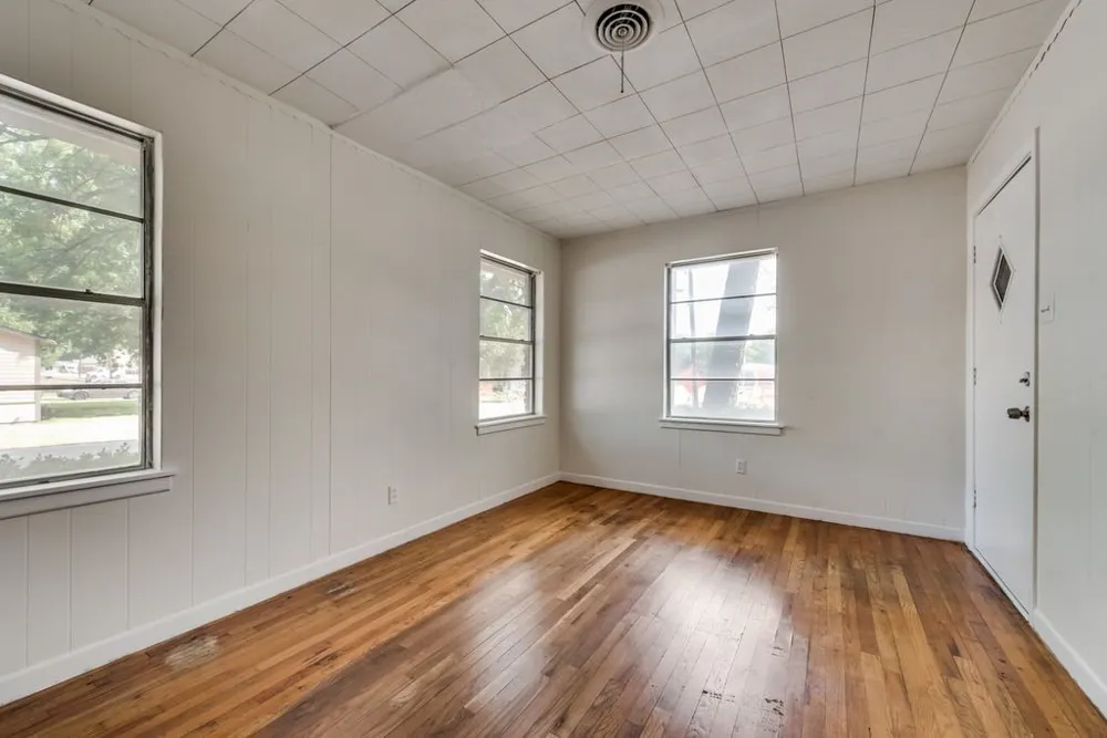 1001 S Carlton Street Ennis, TX 75119