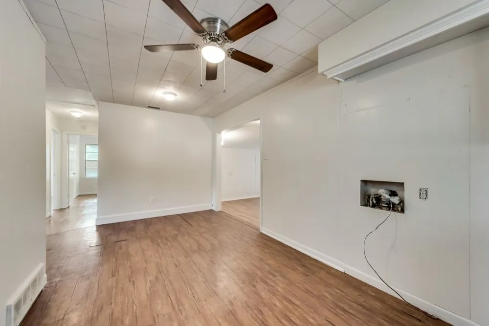 1001 S Carlton Street Ennis, TX 75119