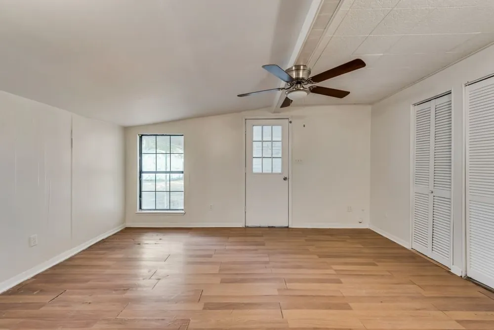 1001 S Carlton Street Ennis, TX 75119