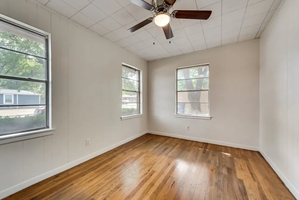1001 S Carlton Street Ennis, TX 75119