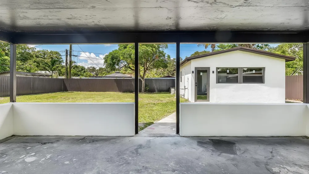 118 NEWTON ROAD West Park, FL 33023