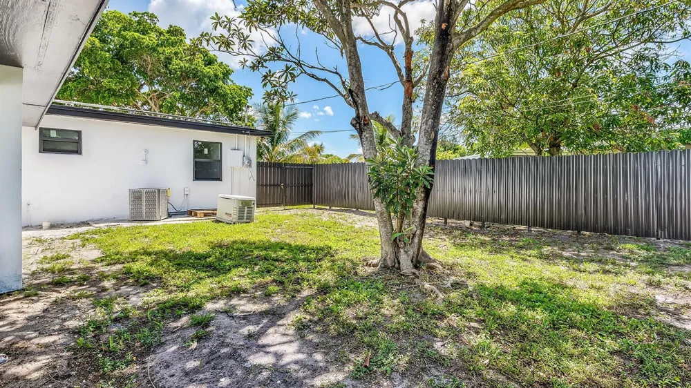 118 NEWTON ROAD West Park, FL 33023