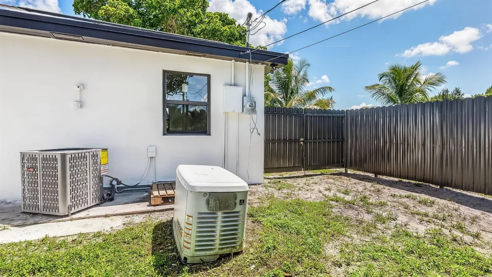 118 NEWTON ROAD West Park, FL 33023
