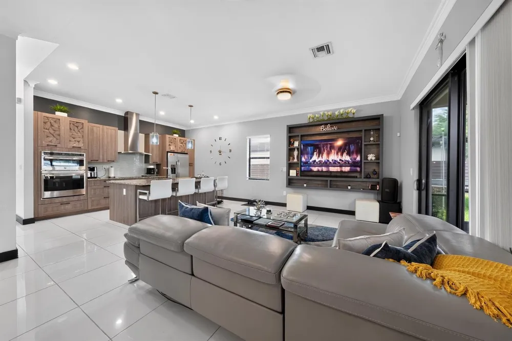 9023 NW 161ST TERRACE Miami Lakes, FL 33018