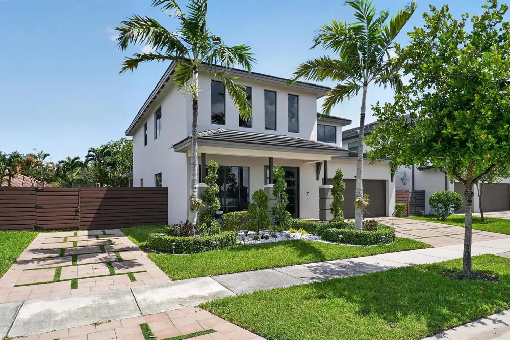 9023 NW 161ST TERRACE Miami Lakes, FL 33018