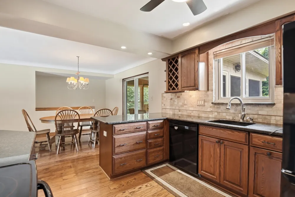 34357 Munger Drive Livonia, MI 48154
