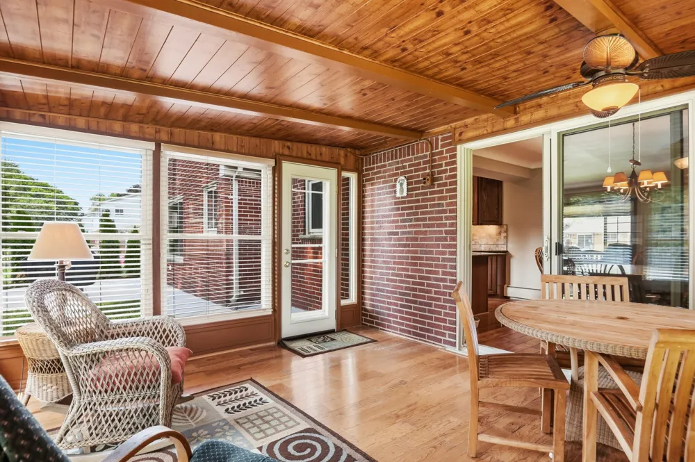 34357 Munger Drive Livonia, MI 48154