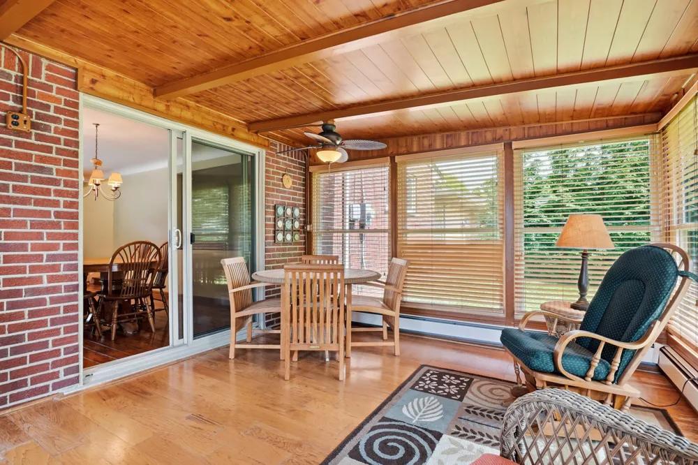 34357 Munger Drive Livonia, MI 48154