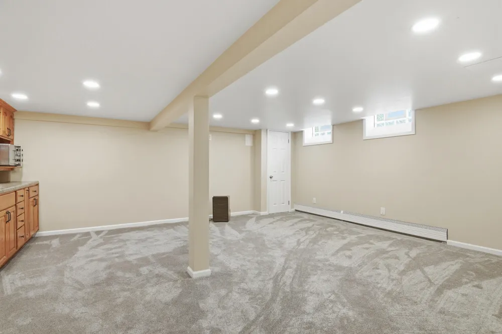 34357 Munger Drive Livonia, MI 48154