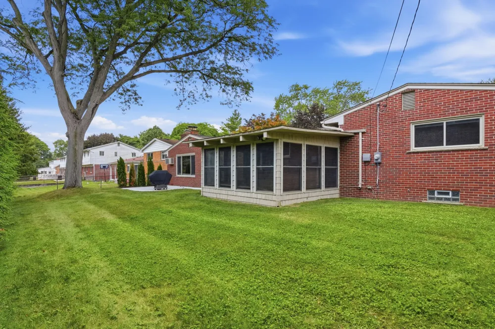 34357 Munger Drive Livonia, MI 48154