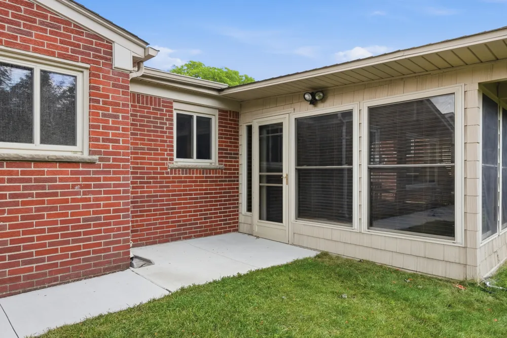 34357 Munger Drive Livonia, MI 48154
