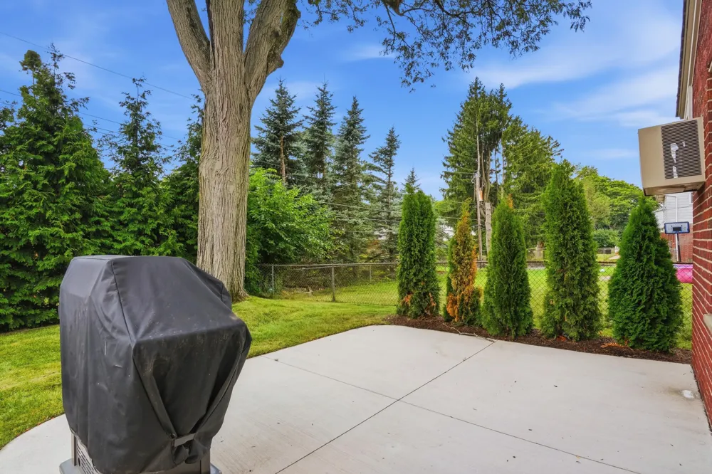 34357 Munger Drive Livonia, MI 48154
