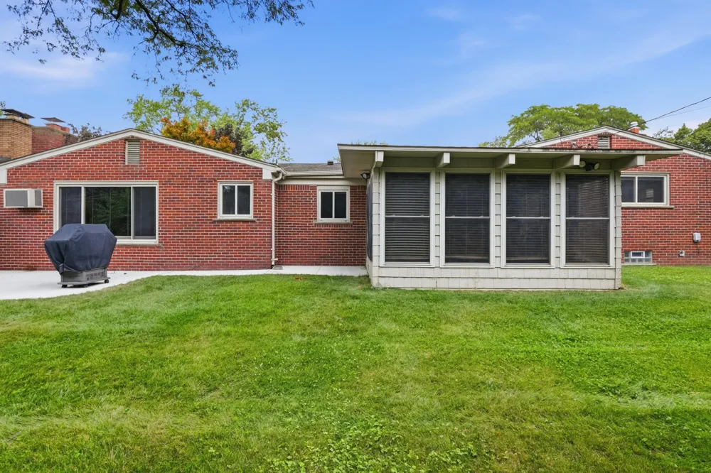 34357 Munger Drive Livonia, MI 48154