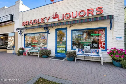 618 Main Street