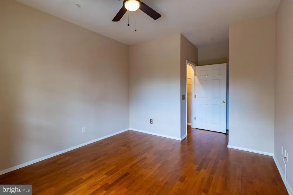 1600 SPRING GATE DRIVE #2207 Mclean, VA 22102