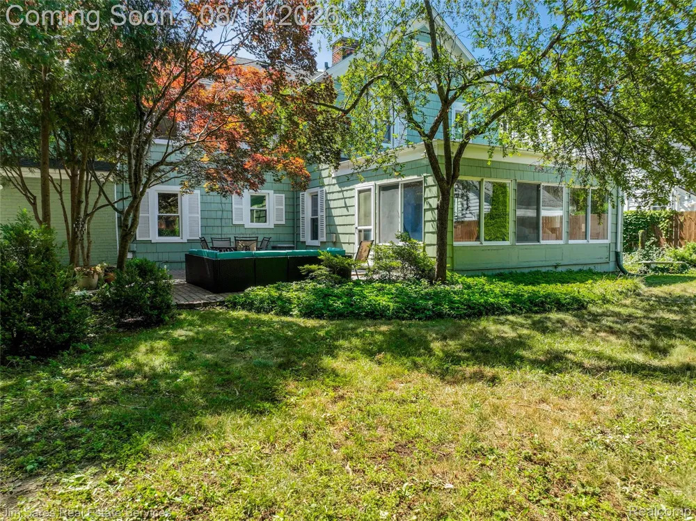 16845 Maumee Avenue Grosse Pointe City, MI 48230