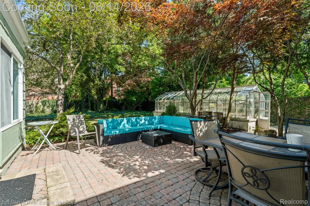 16845 Maumee Avenue Grosse Pointe City, MI 48230