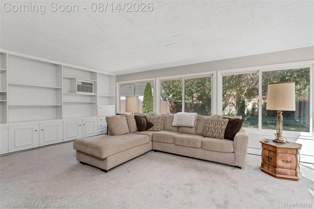 16845 Maumee Avenue Grosse Pointe City, MI 48230