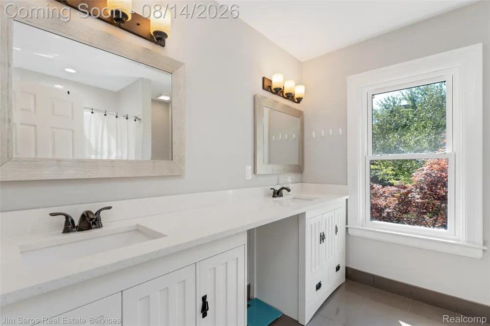 16845 Maumee Avenue Grosse Pointe City, MI 48230