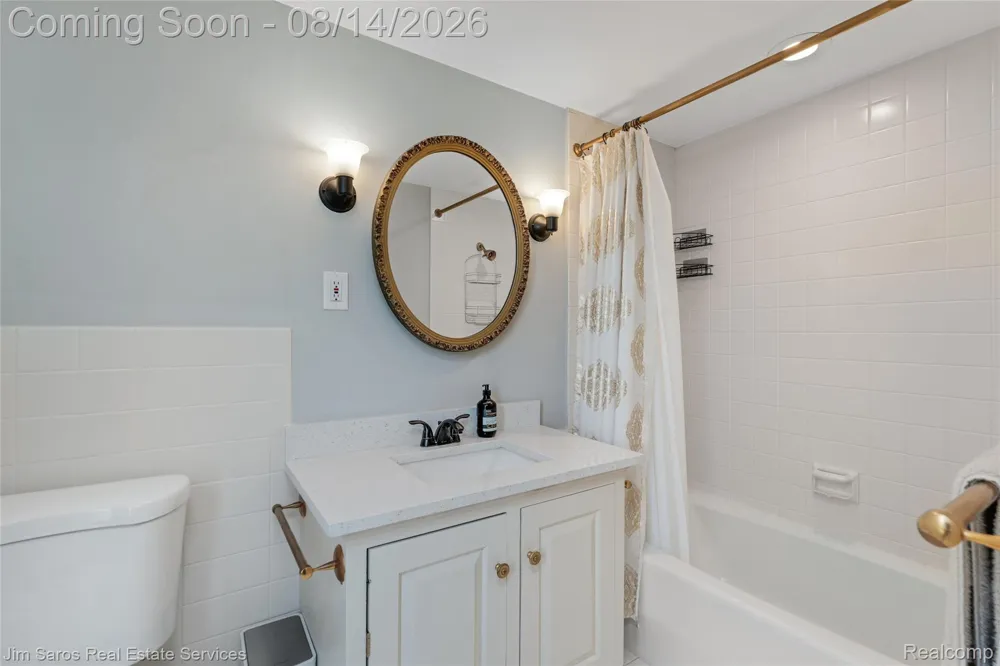 16845 Maumee Avenue Grosse Pointe City, MI 48230