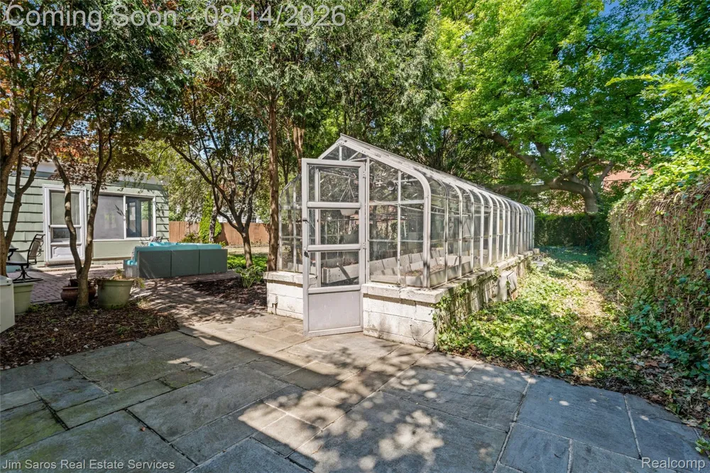 16845 Maumee Avenue Grosse Pointe City, MI 48230
