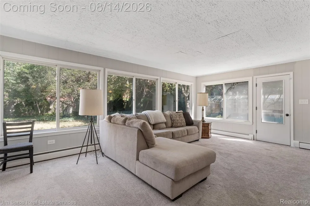 16845 Maumee Avenue Grosse Pointe City, MI 48230