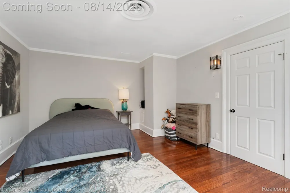 16845 Maumee Avenue Grosse Pointe City, MI 48230