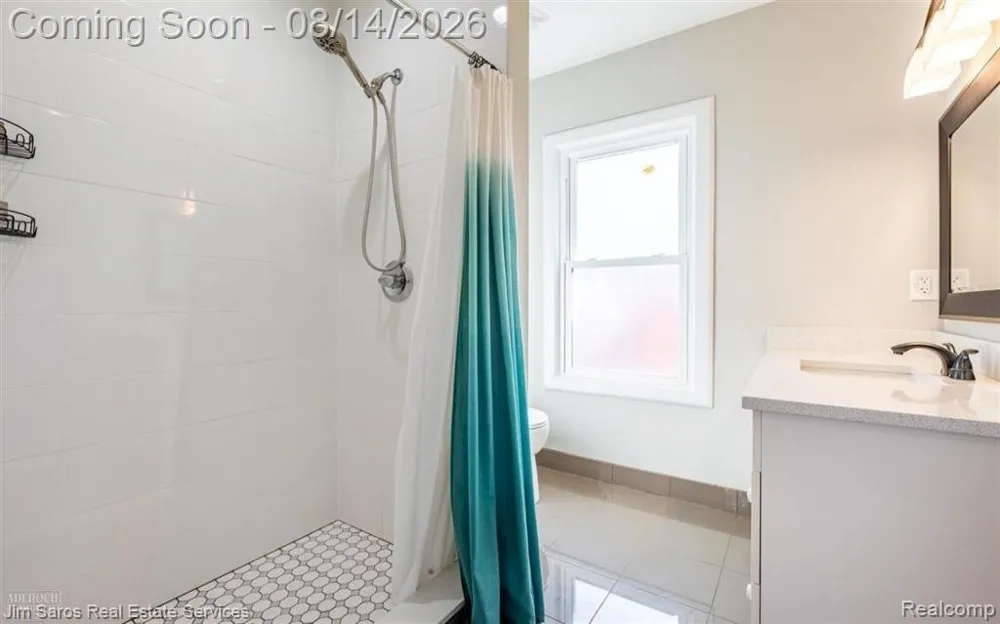 16845 Maumee Avenue Grosse Pointe City, MI 48230