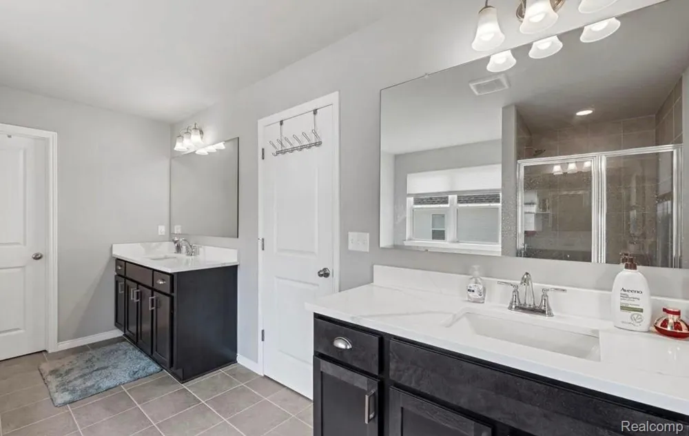 1821 Emerald Lane Wixom City, MI 48393