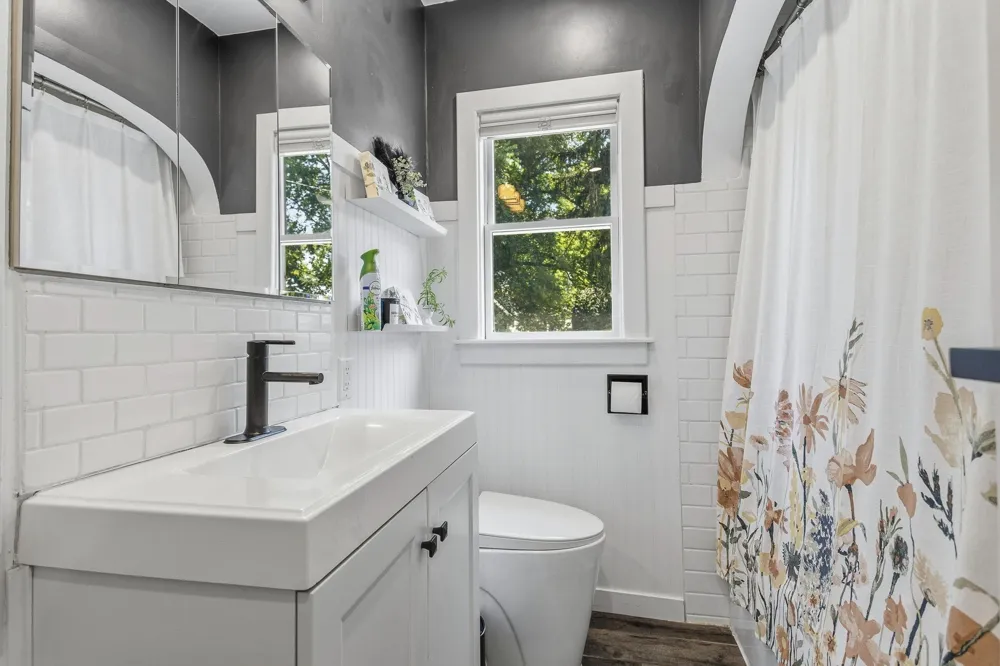439 Plasman Avenue Holland Charter Township, MI 49423