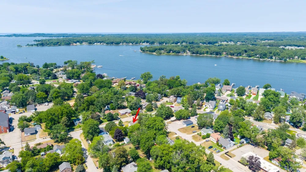 439 Plasman Avenue Holland Charter Township, MI 49423