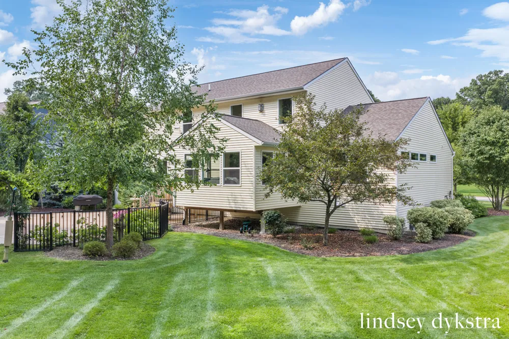 4238 Oak Timbers Drive NE Plainfield Charter Township, MI 49525