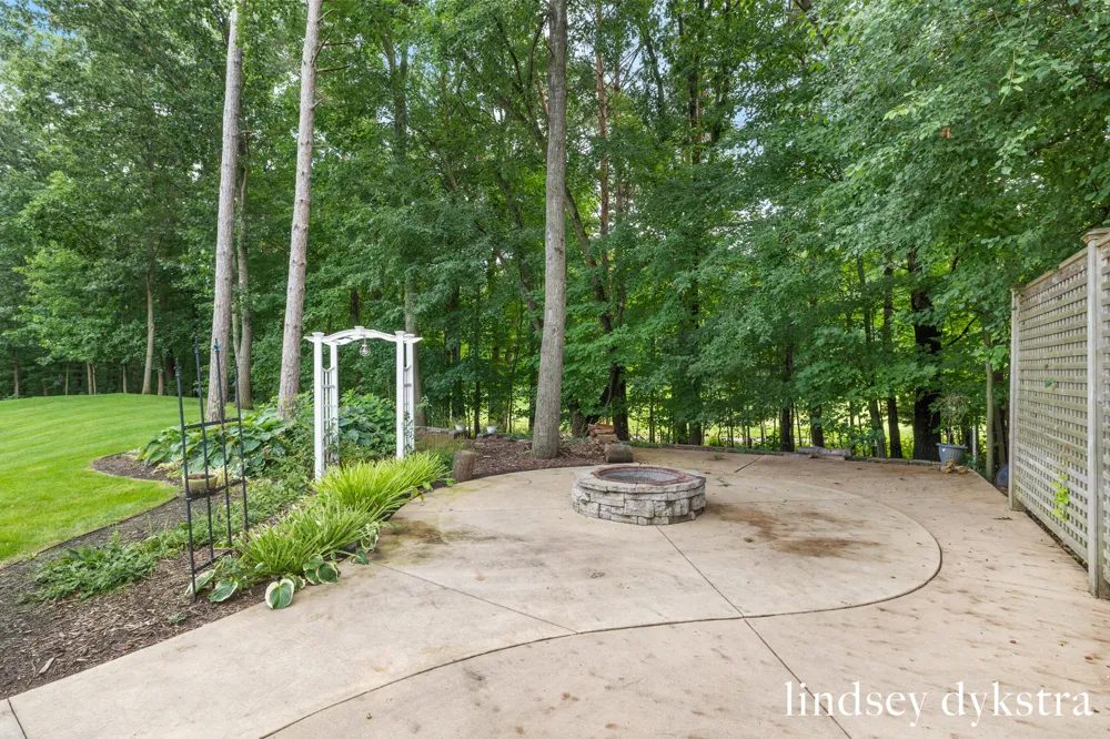 4238 Oak Timbers Drive NE Plainfield Charter Township, MI 49525
