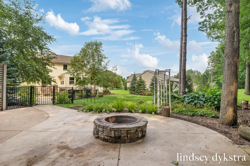 4238 Oak Timbers Drive NE Plainfield Charter Township, MI 49525