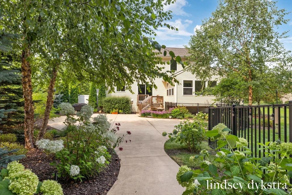 4238 Oak Timbers Drive NE Plainfield Charter Township, MI 49525