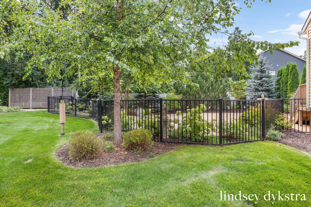 4238 Oak Timbers Drive NE Plainfield Charter Township, MI 49525